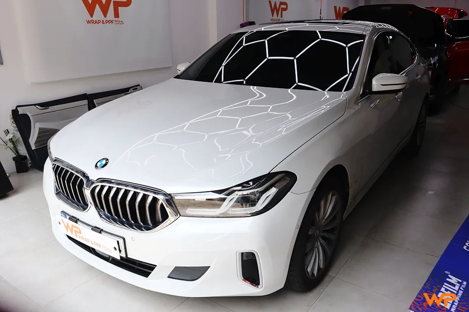 BMW 6 Series GTのカーラッピング事例|費用目安・仕上がり 施工写真 3-1