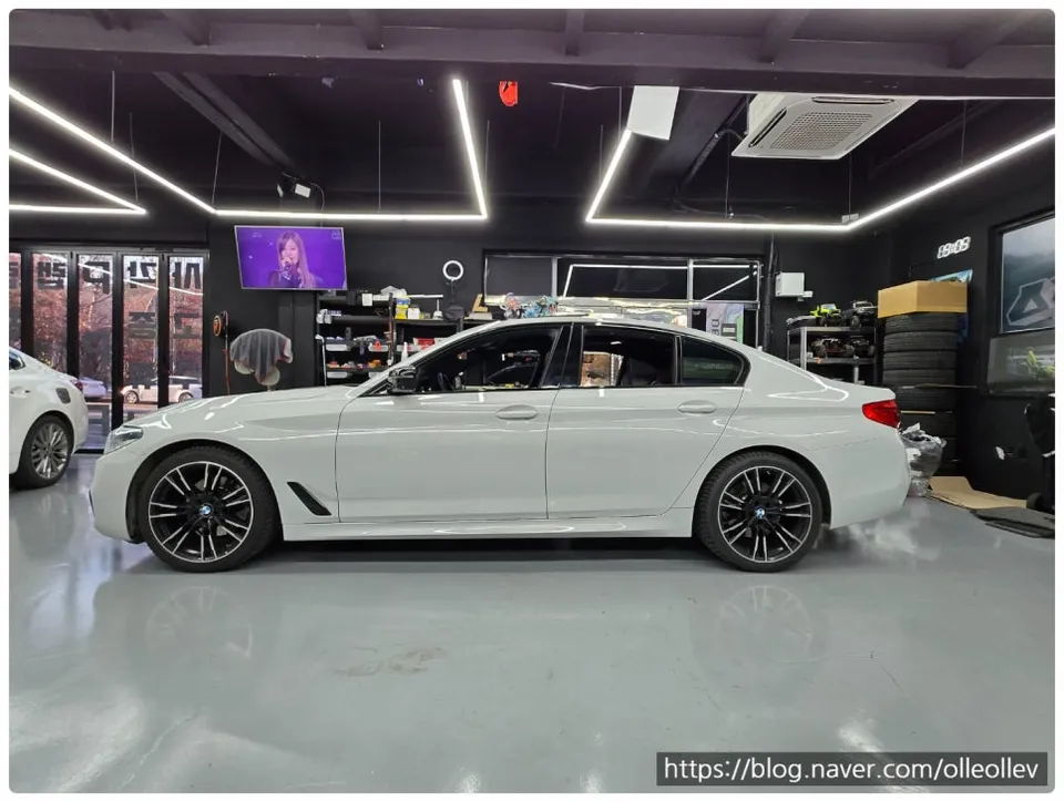 BMW 530i vinyl wrap - BMW 530i Vinyl Wrap Review: Volcanic Grey Transformation photo 3