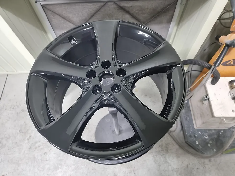 Genesis GV80のホイールリペア・塗装事例 施工写真 4-2