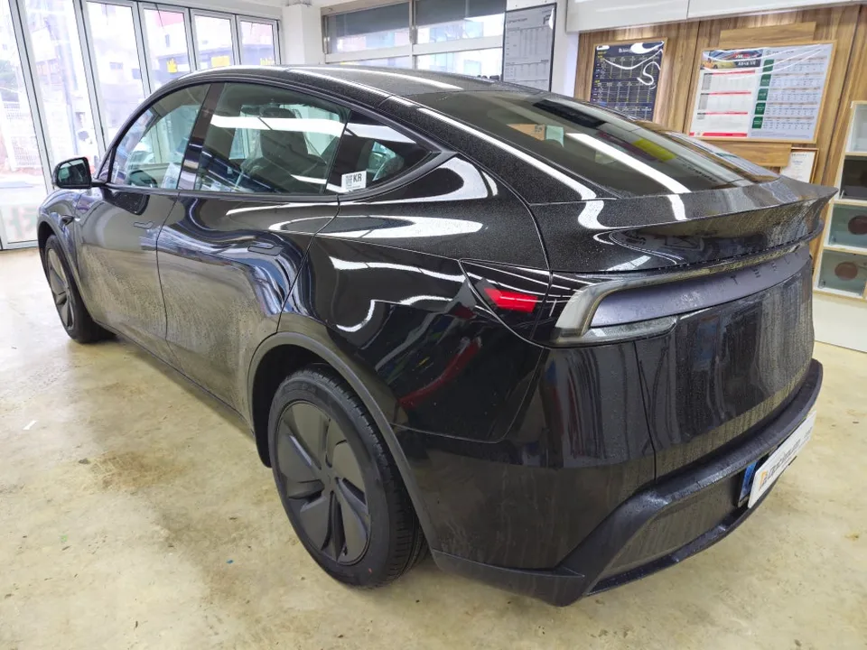 Tesla Model Y window tinting - Tesla Model Y Window Tinting Review: Optimum Tint XT photo 4