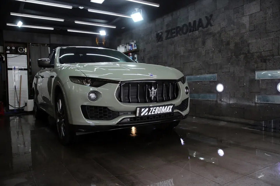 Maserati Levante vinyl wrap - Maserati Levante Vinyl Wrap Repair - High Gloss Film Restoration photo 3