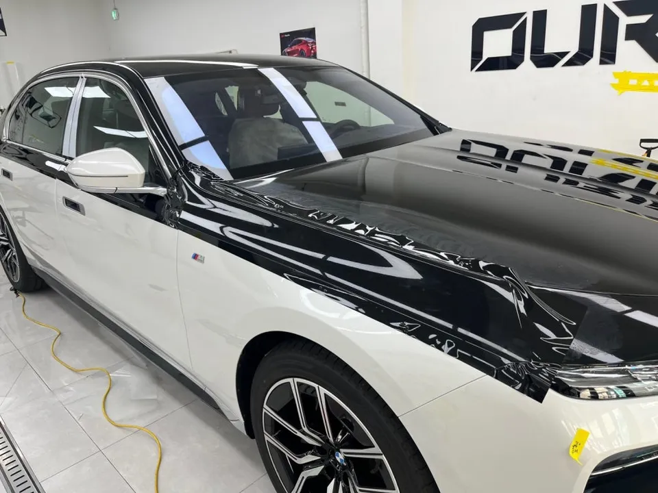 BMW i7のカーラッピング事例|費用目安と仕上がり 施工写真 1-3