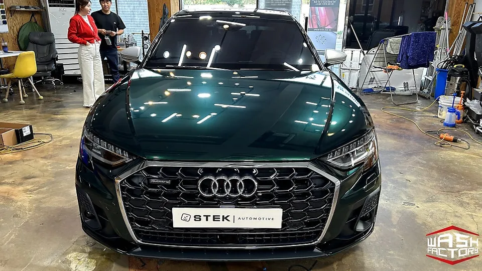 Audi A8のカーラッピング事例|CYSメタリックイングリッシュグリーン 施工写真 2-1