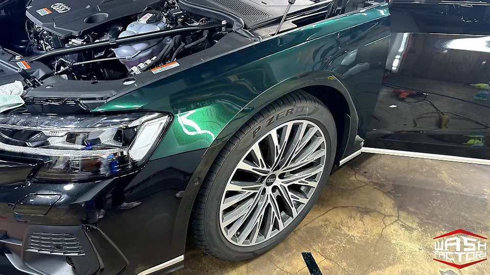 Audi A8のカーラッピング事例|CYSメタリックイングリッシュグリーン 施工写真 2-2