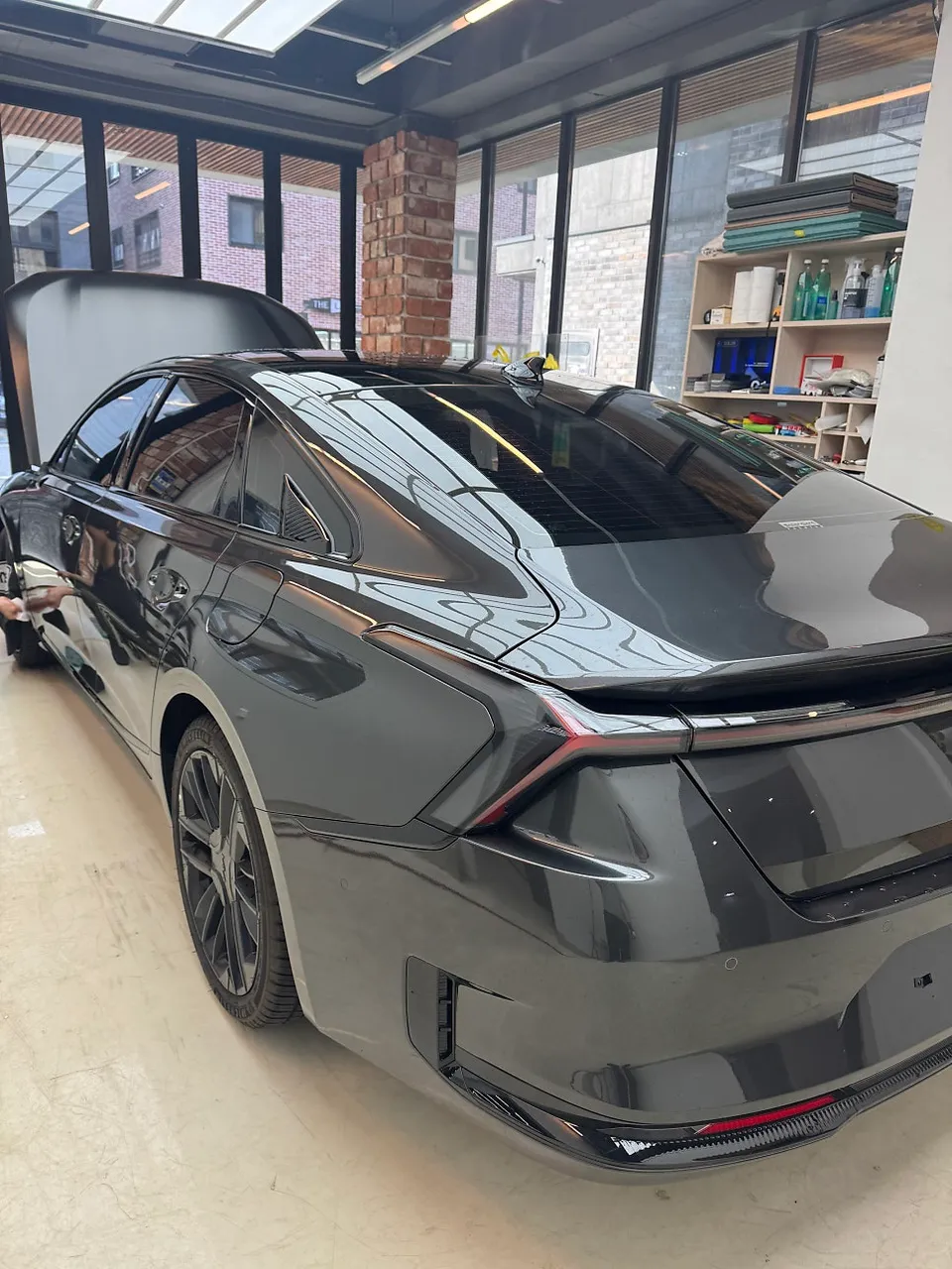 Kia K8の無光PPF施工事例|高級感と保護効果 施工写真 3-1