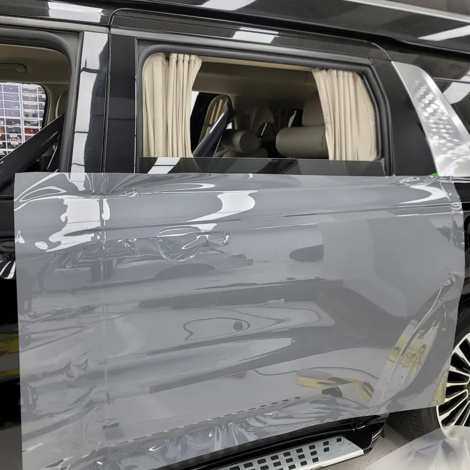 Kia Carnival KA4のカーラッピング事例|費用目安・仕上がり 施工写真 3-1