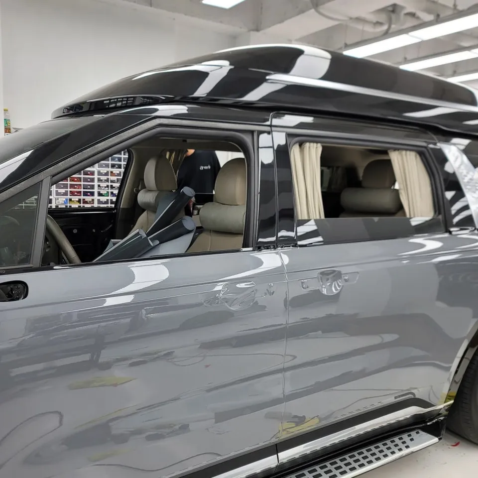Kia Carnival KA4のカーラッピング事例|費用目安・仕上がり 施工写真 1-2