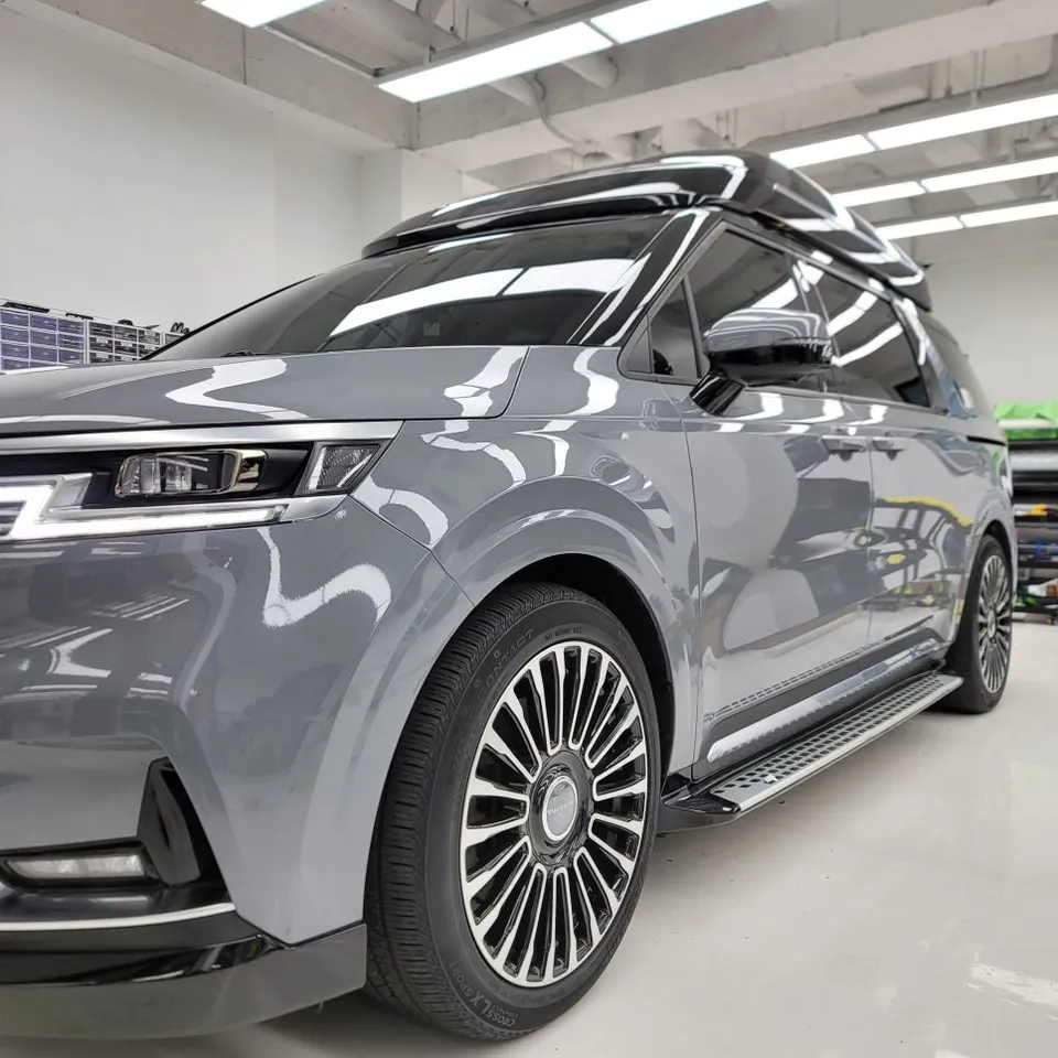 Kia Carnival KA4のカーラッピング事例|費用目安・仕上がり 施工写真 2-3