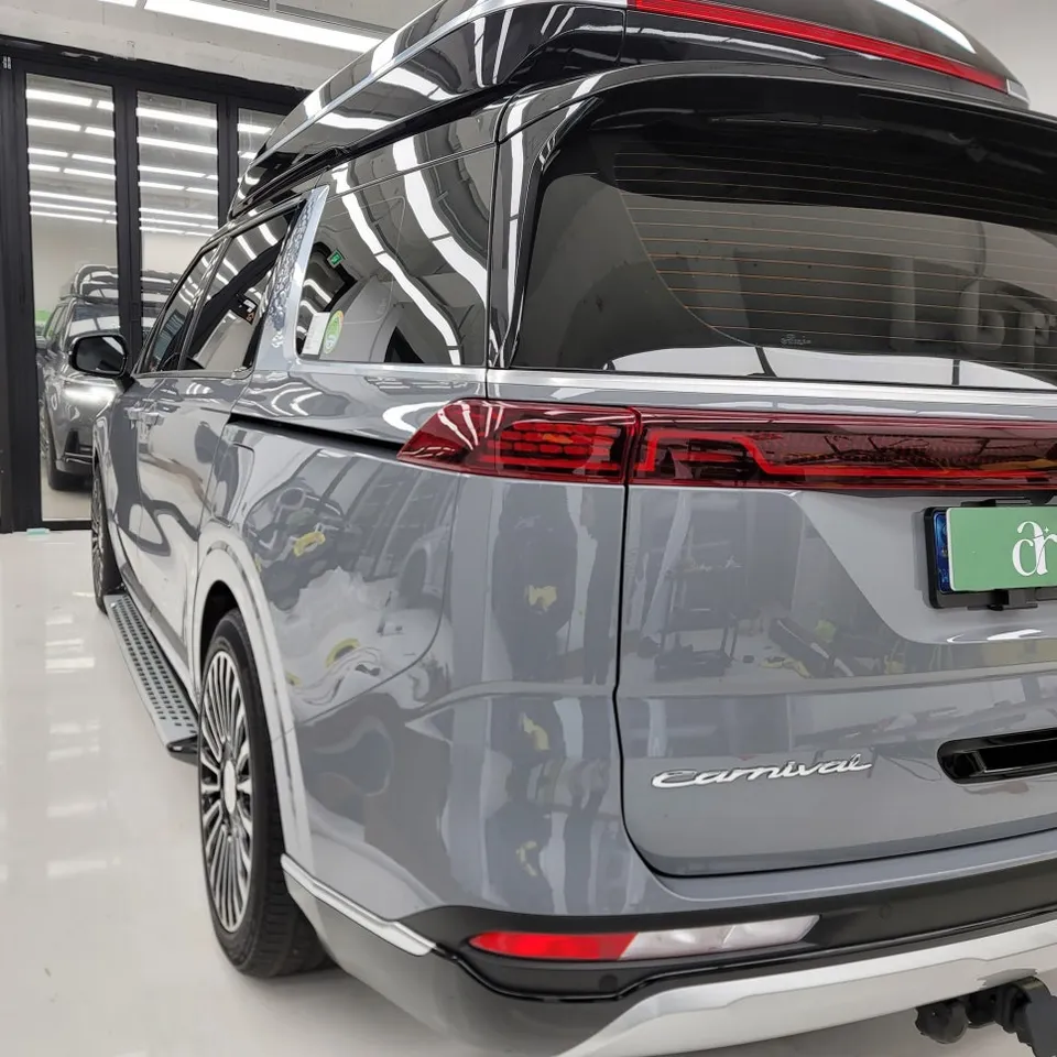 Kia Carnival KA4のカーラッピング事例|費用目安・仕上がり 施工写真 3-3