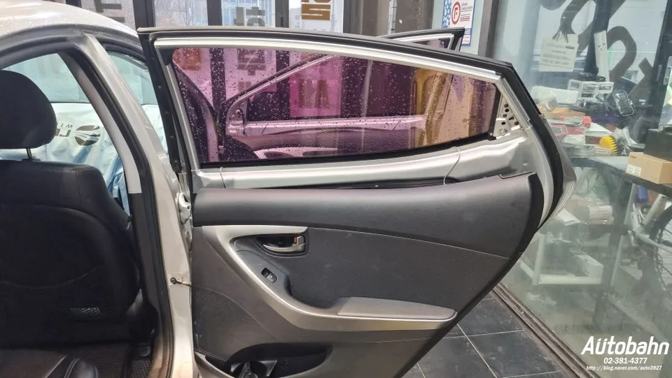 Hyundai Elantraのカーフィルム施工事例｜費用目安・仕上がり 施工写真 1-2