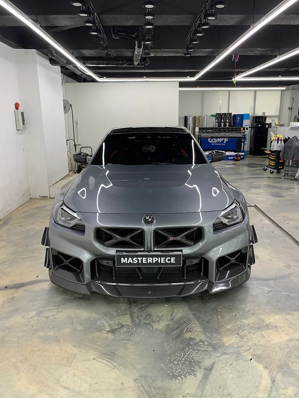 BMW M2のカーラッピング事例｜サテンシルバークローム 写真