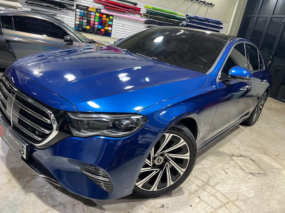 Mercedes-Benz E300のカーラッピング事例|費用目安・仕上がり 施工写真 1-3