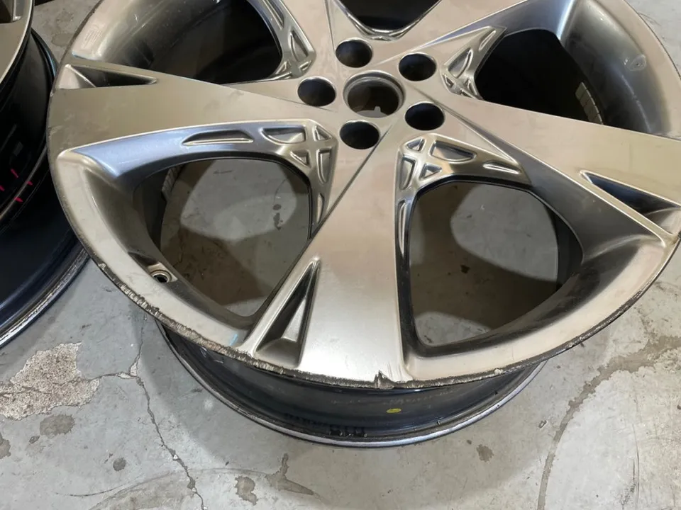 Genesis GV80 wheel repair - Genesis GV80 Wheel Repair Review — Flawless Curb Rash Restoration photo 3