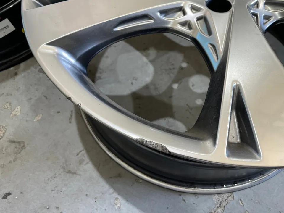 Genesis GV80 wheel repair - Genesis GV80 Wheel Repair Review — Flawless Curb Rash Restoration photo 4