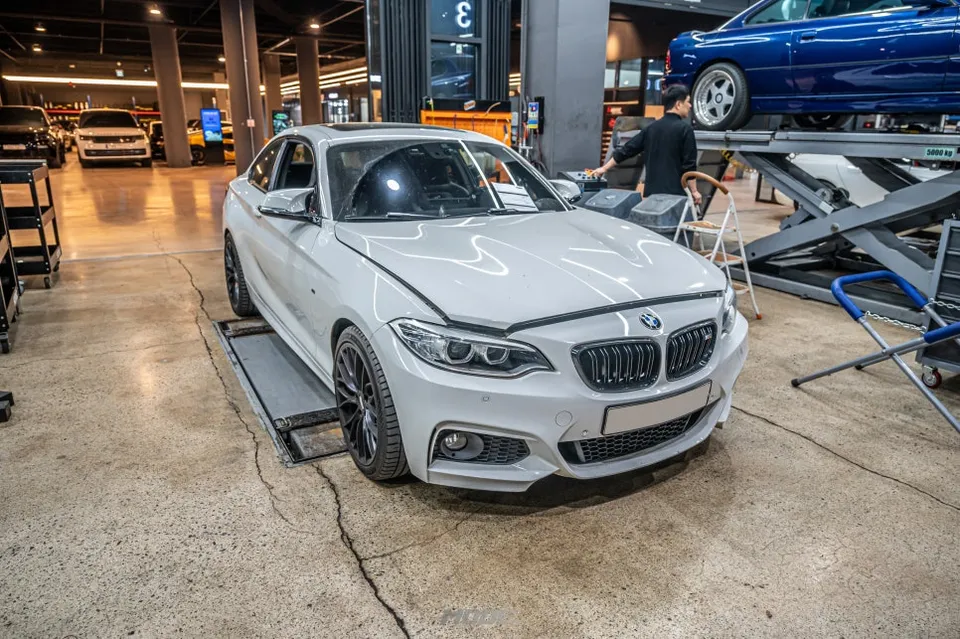 BMW 2 Series ambient lighting installation result