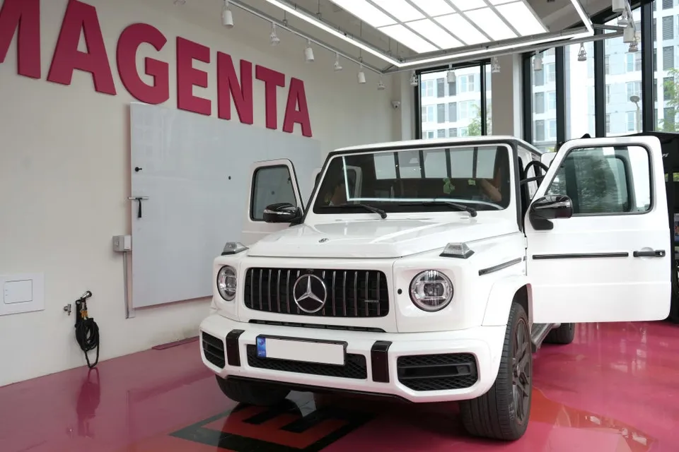 Mercedes-Benz G-Wagonのドライブレコーダー取付事例 施工写真 6
