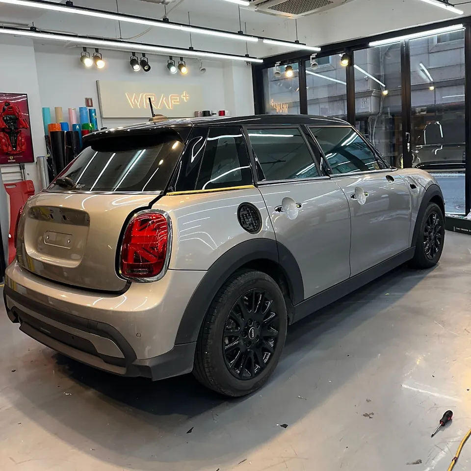 MINI MINI Cooperのカーラッピング事例|アイボリーホワイトへの変身 施工写真 1-1