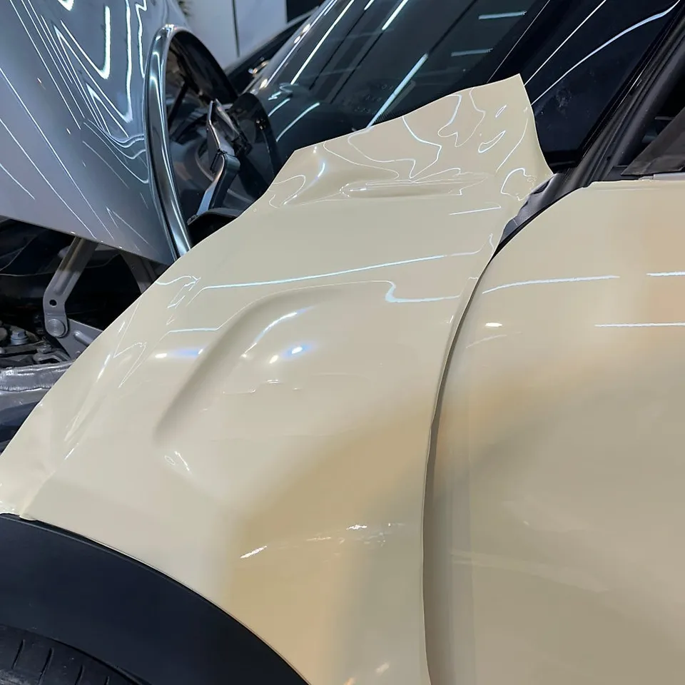 MINI MINI Cooperのカーラッピング事例|アイボリーホワイトへの変身 施工写真 1-2