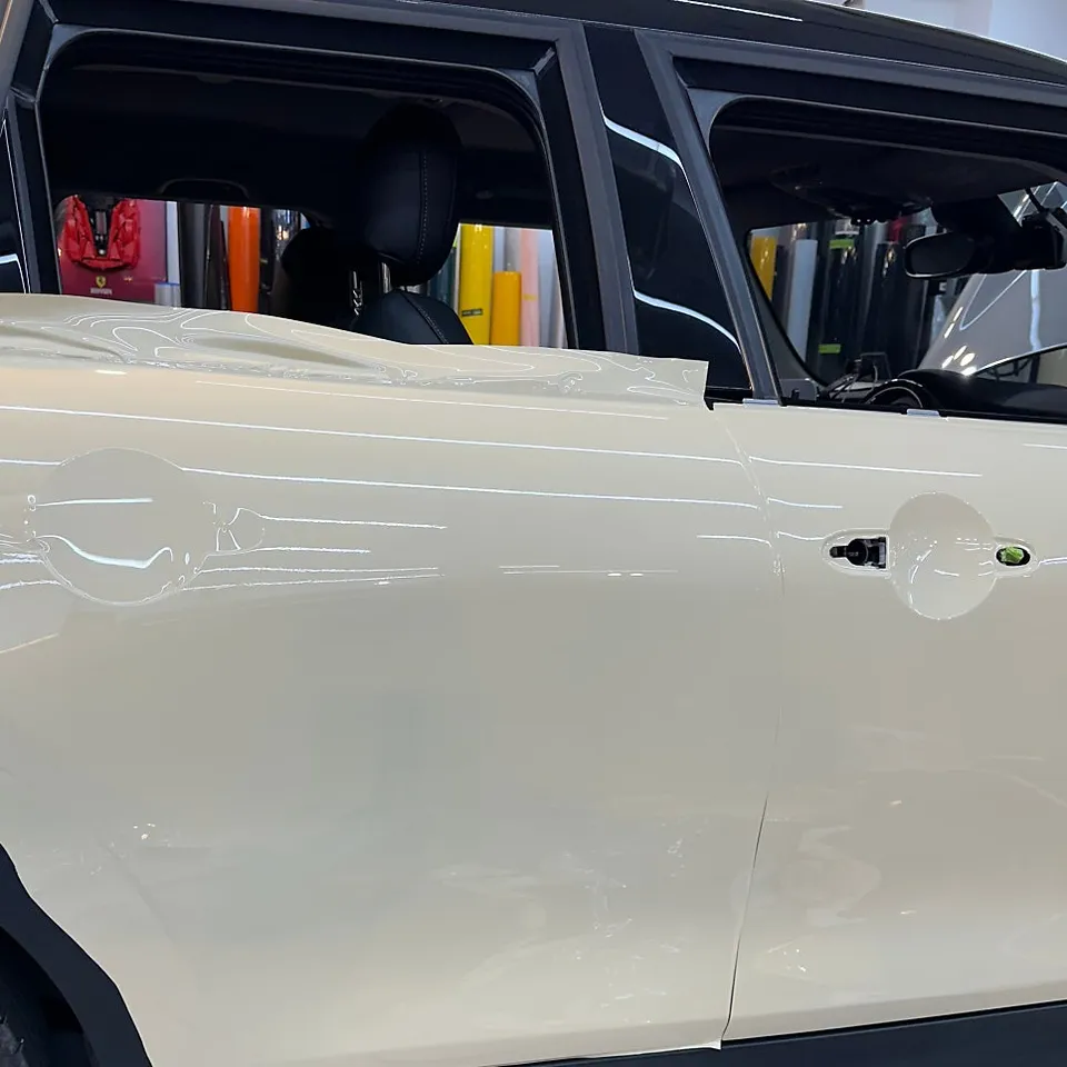 MINI MINI Cooperのカーラッピング事例|アイボリーホワイトへの変身 施工写真 2-2
