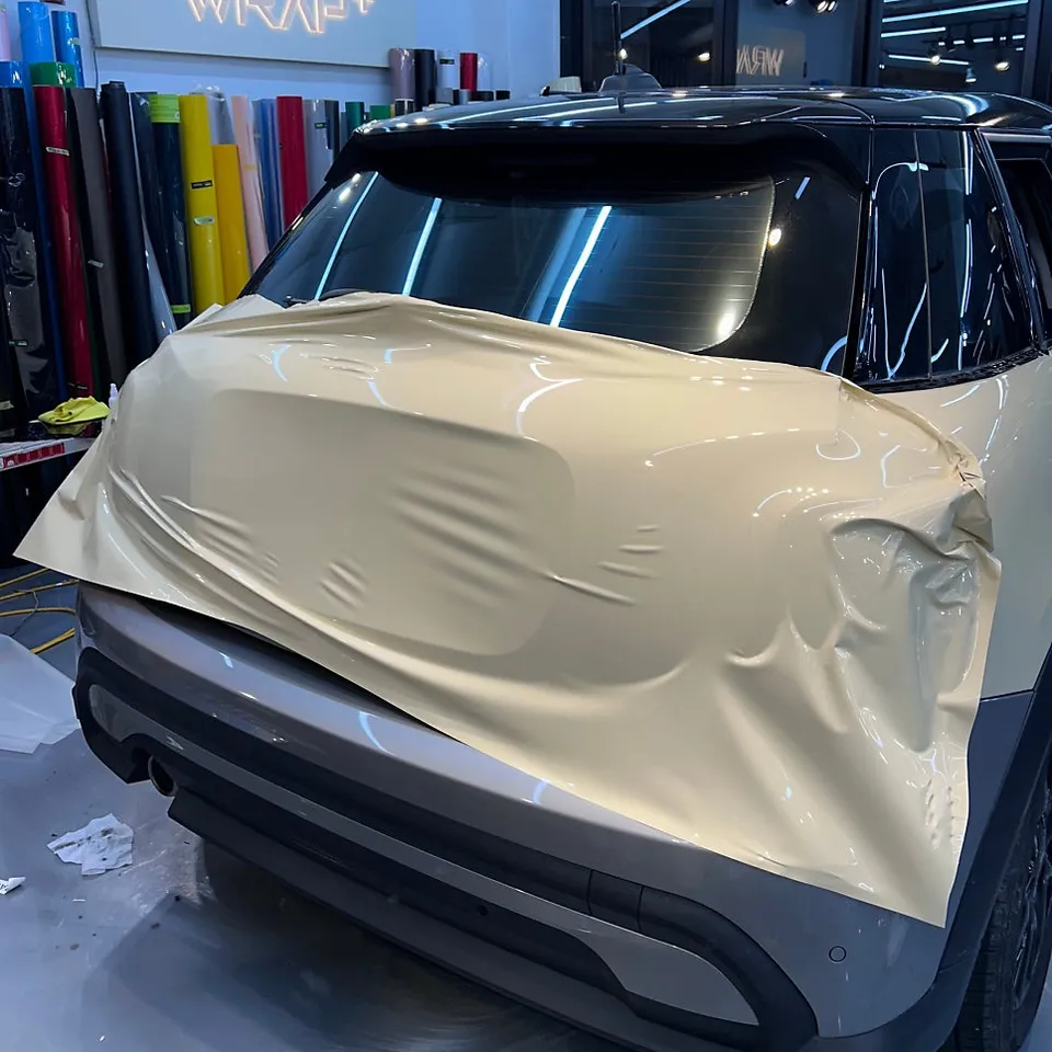 MINI MINI Cooperのカーラッピング事例|アイボリーホワイトへの変身 施工写真 3-2