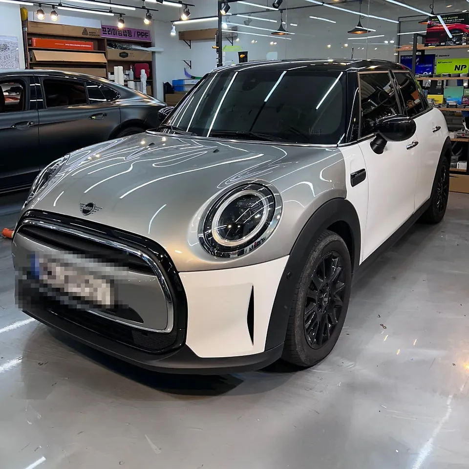 MINI MINI Cooperのカーラッピング事例|アイボリーホワイトへの変身 施工写真 4-2