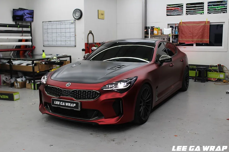 Kia Stingerのカーラッピング事例 施工写真 1-3
