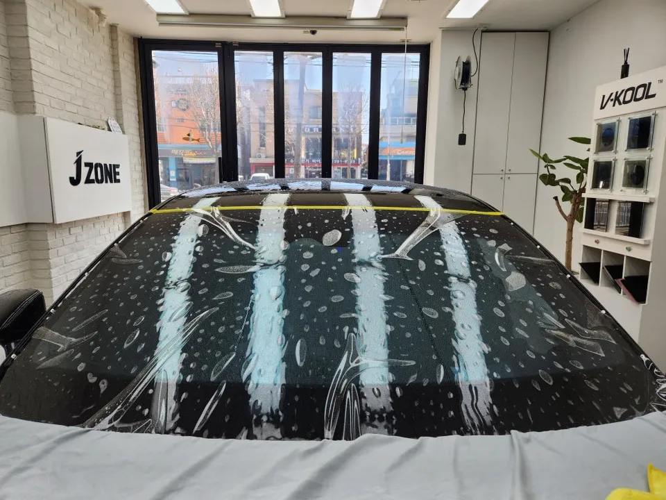 Kia K8のPPF施工事例｜飛び石被害を防ぐフロントガラス保護 施工写真 3-1