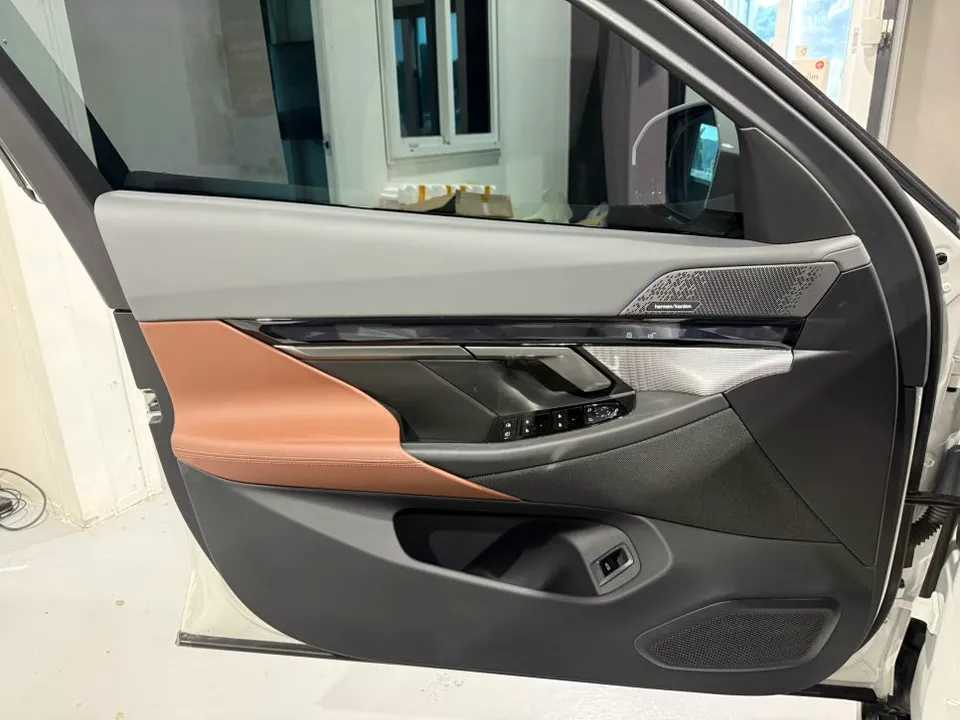 BMW 5 Series G60 ambient lighting - BMW G60 5 Series Ambient Lighting Upgrade Review photo 3