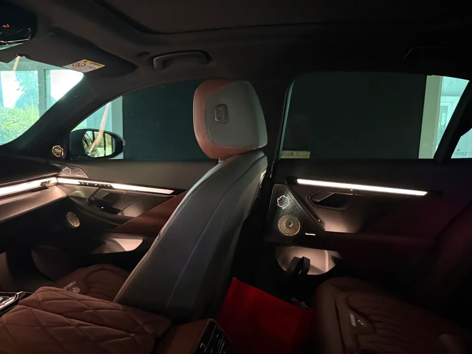 BMW 5 Series G60 ambient lighting - BMW G60 5 Series Ambient Lighting Upgrade Review photo 4