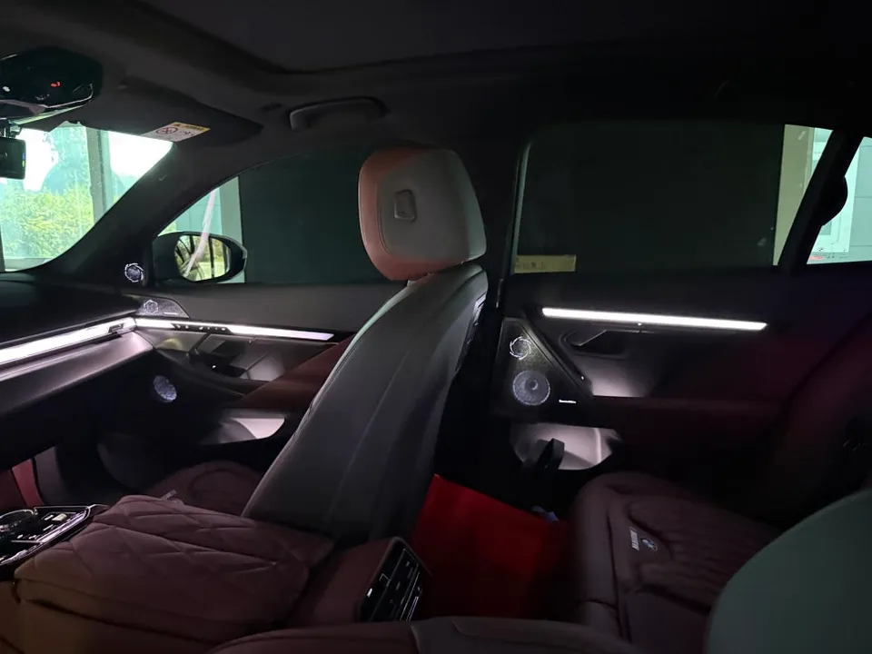 BMW 5 Series G60 ambient lighting - BMW G60 5 Series Ambient Lighting Upgrade Review photo 5