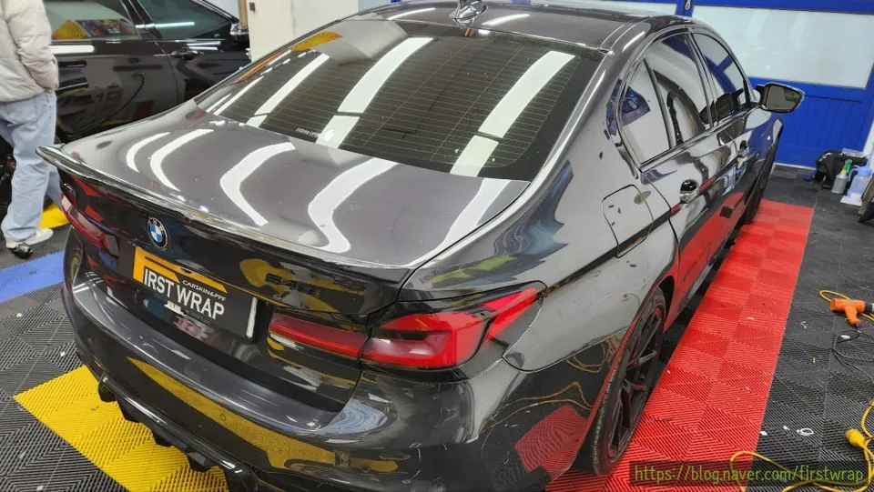 BMW 5 Seriesのカーラッピング事例｜費用目安・仕上がり 施工写真 1-2
