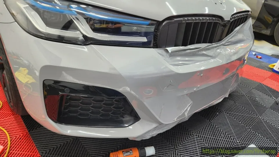 BMW 5 Seriesのカーラッピング事例｜費用目安・仕上がり 施工写真 3-2