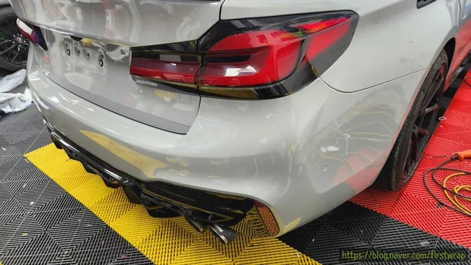 BMW 5 Seriesのカーラッピング事例｜費用目安・仕上がり 施工写真 3-3