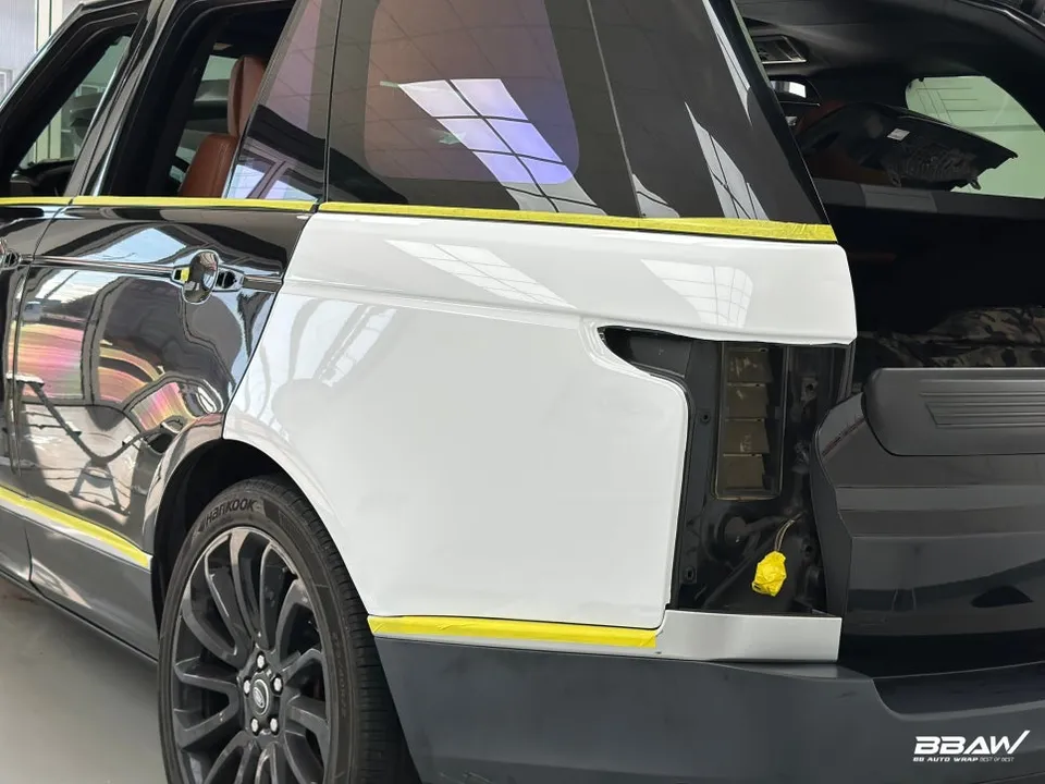 Land Rover Vogueのカーラッピング事例|クリスタルホワイトの仕上がり 施工写真 3-2