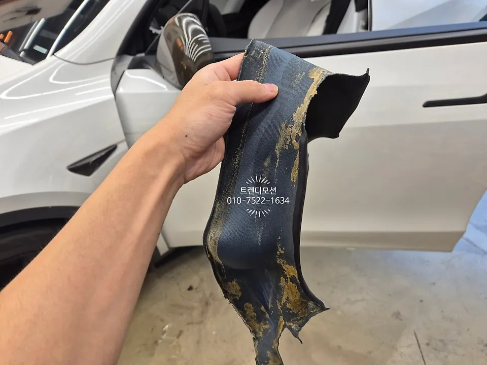 Tesla Model Y Steering Wheel Customization Review photo 7
