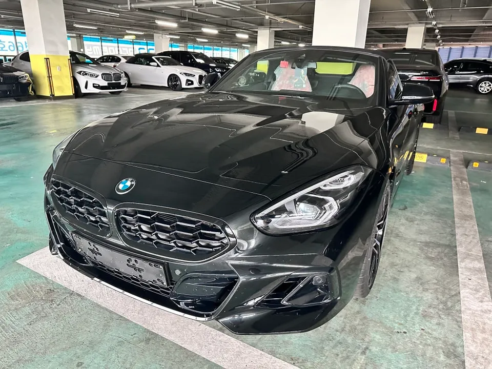 BMW Z4 G29 steering wheel review