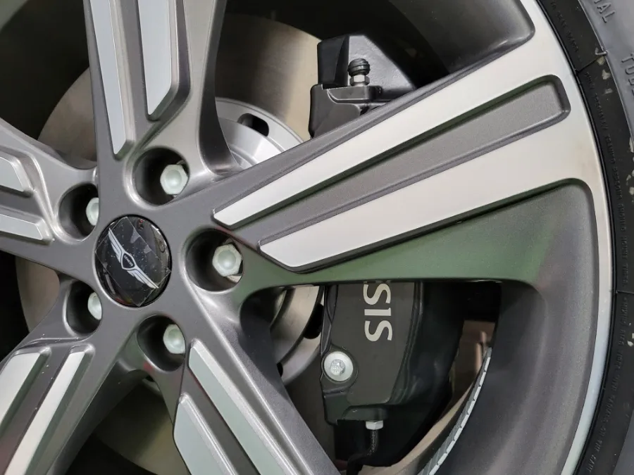 Genesis GV80 Coupe wheel repair - Genesis GV80 Coupe Wheel Repair & Painting Review photo 3