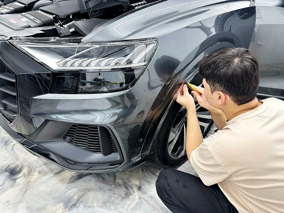 Audi Q8のPPF施工事例｜費用目安・仕上がり 施工写真 2-3