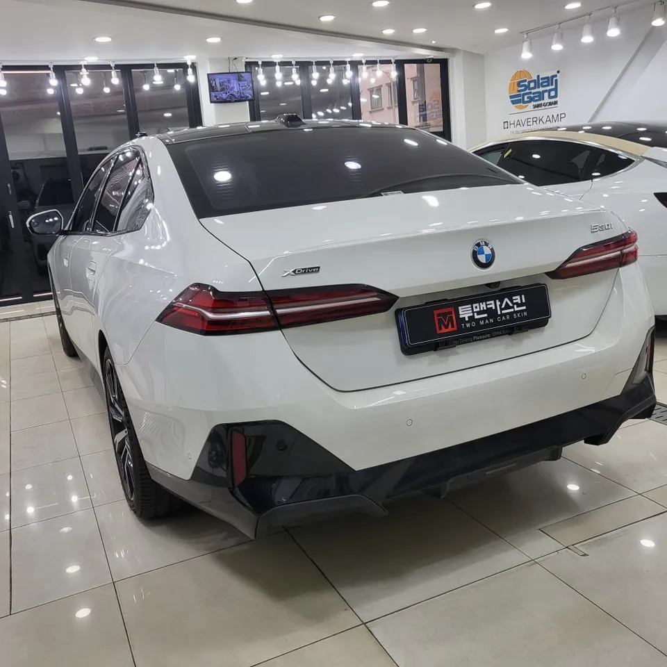 BMW 5 Series G60のカーラッピング事例 施工写真 3-1