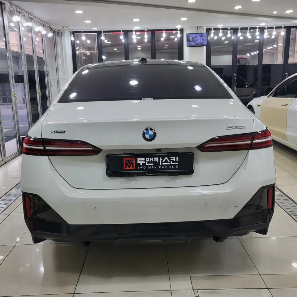 BMW 5 Series G60のカーラッピング事例 施工写真 4-1