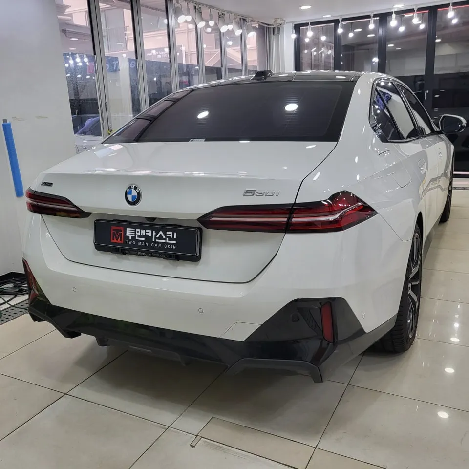 BMW 5 Series G60のカーラッピング事例 施工写真 1-2