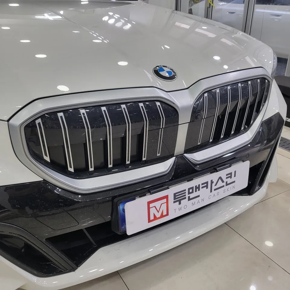 BMW 5 Series G60のカーラッピング事例 施工写真 2-2