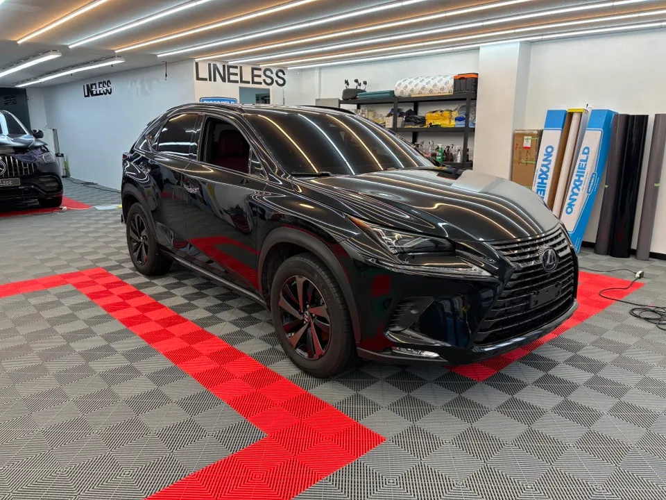 Lexus NX 300hのカーラッピング事例|サテンブラックメタリック 施工写真 1-1