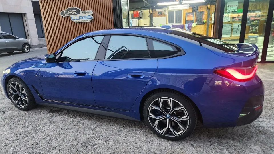 BMW i4 window tinting - BMW i4 Window Tinting Review — Unique Blue Finish photo 6