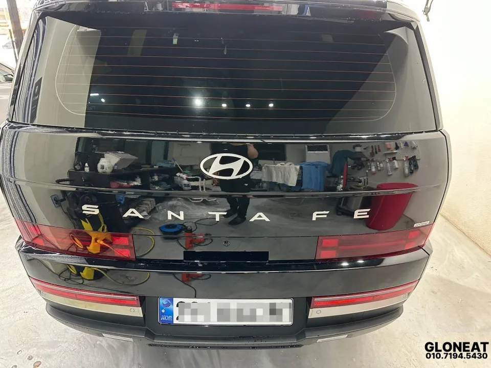 Hyundai Santa Fe MX5 vinyl wrap - Hyundai Santa Fe MX5 Vinyl Wrap Review — All-Black Transformation photo 4