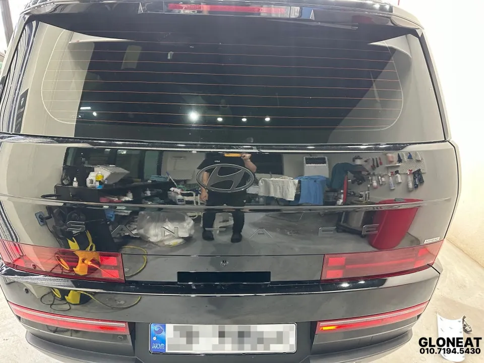 Hyundai Santa Fe MX5 vinyl wrap - Hyundai Santa Fe MX5 Vinyl Wrap Review — All-Black Transformation photo 5