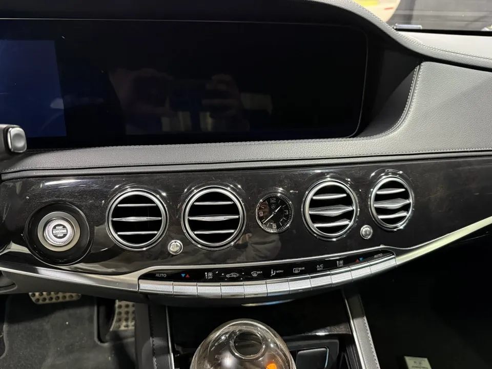 Mercedes-Benz S-Class W222のカーオーディオ施工事例 施工写真 3-1