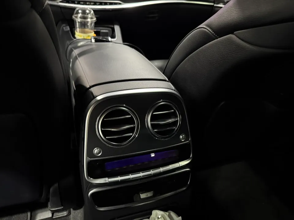 Mercedes-Benz S-Class W222のカーオーディオ施工事例 施工写真 1-2