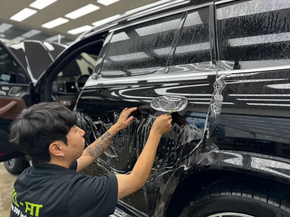 Mercedes-Benz GLS 580 ドアPPF施工事例｜費用目安・仕上がり 施工写真 2-3