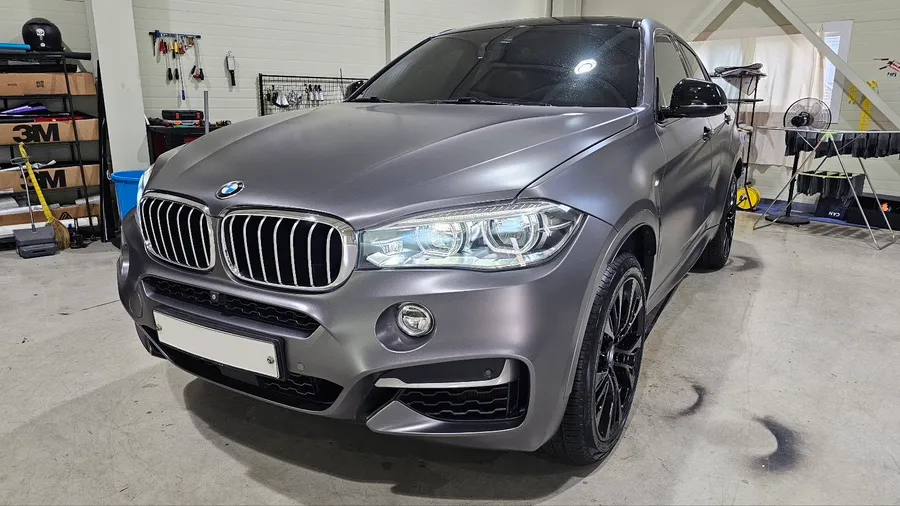 BMW X6 vinyl wrap - BMW X6 Vinyl Wrap Review: Dark Gray Color Change photo 4